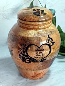 Handcrafted Mangowood Urns อนุสรณ์ไม้ที่ระลึกผู้ใหญ่เถ้าโถขยะพร้อมฝาปิดและหัวใจแกะสลักสําหรับมนุษย์และสัตว์เลี้ยง Ashes - Product Image 2