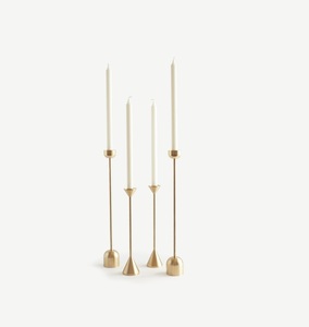 Portavelas de metal hecho a mano con acabado dorado y candelabro para decoración de mesa de sala de estar - Product Image 3