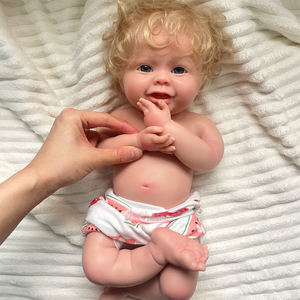 Muñeca Bebé Reborn <span class=keywords><strong>de</strong></span> Silicona con Cabello Rubio Rizado <span class=keywords><strong>de</strong></span> 18 Pulgadas, Boca Abierta Sonriente, <span class=keywords><strong>Ojos</strong></span> <span class=keywords><strong>Azules</strong></span> y Extremidades Suaves - Product Image 3