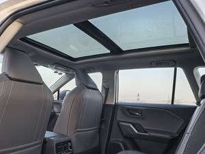 Toyota RAV4 LE SUV Usata 2026, Veicolo Sportivo Utilitario a Benzina, 5 Posti, Auto Familiare da Viaggio, Guida a Sinistra |   Pronto per l'esportazione - Product Image 3