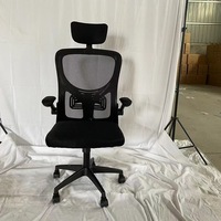 Chaise de bureau ergonomique moderne en maille avec dossier réglable, base en nylon et conception pivotante et relevable pour la maison et le bureau