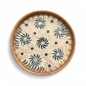 ถาดหวายฝังมุก งานฝีมือ ถาดตกแต่งฝังเปลือกหอยธรรมชาติ เป็นมิตรกับสิ่งแวดล้อม สำหรับใช้ในบ้านและห้องครัว - Product Image 1