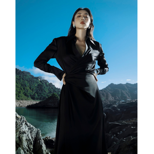 Vestido de mujer de estilo minimalista cintura retorcida Caryin Couture vestido largo Lino Mison tela de satén ropa mujer Whiteant Vietnam - Product Image 1