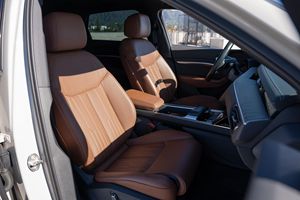 Audi e-tron Quattro/Chronos Edition 2022, Automático, 2 Asientos, Interior de Cuero, Neumáticos R20, Faros de Xenón - Product Image 4
