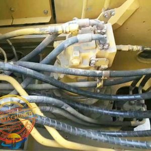 รถขุดมือสอง Komatsu PC220-7 ของแท้จากญี่ปุ่น ราคาถูก คุณภาพสูง อะไหล่เครื่องจักรก่อสร้างมือสอง - Product Image 4