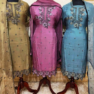 Beaux costumes indiens non cousus brodés à la main pour les femmes pour les fêtes de style traditionnel - Product Image 1