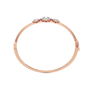Bracelet rigide ovale élégant avec diamants - Touche sophistiquée - Product Image 3