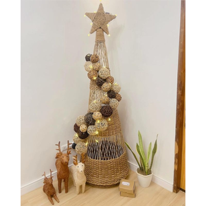 Grand arbre de Noël en jonc de mer tissé à la main avec étoile pour la décoration extérieure intérieure de vacances en gros bon prix du Vietnam - Product Image 4