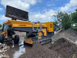 Trituradora de Mandíbulas Primaria BARFORD 750J con Motor Paso a Paso, Caja de Cambios y Bomba, Capacidad Máx. 350t/h para Trituración de Piedra y Roca en Minería, Larga Vida Útil - Product Image 2