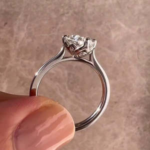 Anillo de Compromiso con Diamante Ovalado de 2.50ct Cultivado en Laboratorio, Certificado IGI, en Oro Blanco para Mujer - Product Image 5