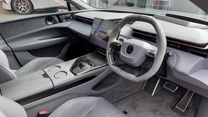 Recarga T 8 de 2023 V o l V o 455-HP Hybrid Powertrain AWD de bajo kilometraje y precio asequible en stock listo para enviar - Product Image 2