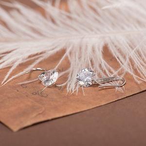 Boucles d'oreilles en diamant certifiées Direct Factory Supply pour un look brillant et éblouissant disponibles pour un approvisionnement mondial - Product Image 2