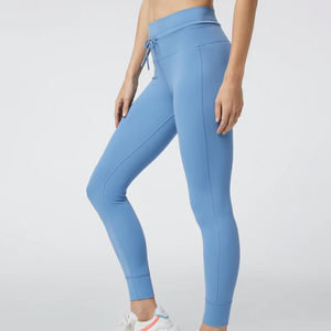 Venta al por mayor 2025 suave transpirable de cintura alta entrenamiento mallas sin costuras Yoga gimnasio mallas para las mujeres sin costuras OEM personalización - Product Image 4