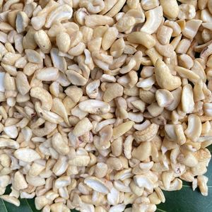 Hot Sale Vietnam Raw Cashew Nut Cashew Nuts 320 240 Cashew Nuts <b>Tin</b> Box Private Label Packaging Available - Product Image 1