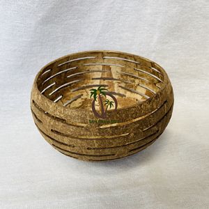 Pot de plantes suspendu en coquille de noix de coco écologique Seau à fleurs personnalisable pour la maison et le jardin du Vietnam - Product Image 4