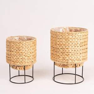 Élégant pot de plantes en rotin artisanal écologique, support élégant pour les plantes d'intérieur, parfait pour la décoration intérieure et le charme naturel - Product Image 1