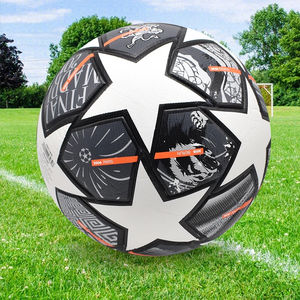 Balón de fútbol de PVC negro de alta calidad Sialkot, tamaño 5, Balón de entrenamiento diario profesional para exteriores para adultos, niños, partido oficial bajo - Product Image 3
