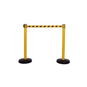 Barrera de Tráfico Retráctil Q Stand Amarilla y Negra con Cinta, Metálica Reflectante de Grado Ingeniería Pintada Electrostáticamente para Control de Multitudes - Product Image 1