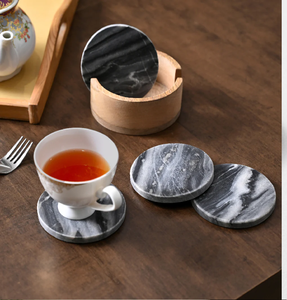 Ces sous-verres carrés texturés en marbre multicolore sont des articles uniques, disponibles à des prix de gros. - Product Image 6