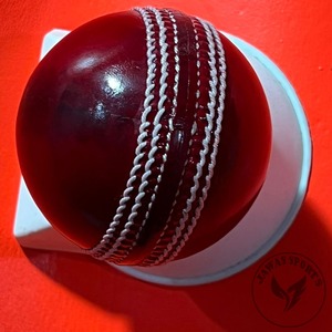 Balón de críquet internacional rojo de cuero cosido a mano - Product Image 4