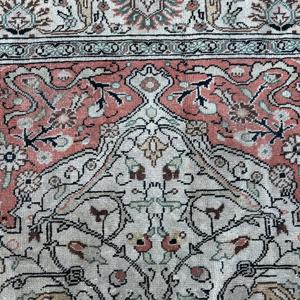 Alfombra Turca Vintage Pequeña de 1.7x4.8 pies (51x146 cm) Alfombra de Lana Roja con Parches y Respaldo de Látex Ecológico - Product Image 5