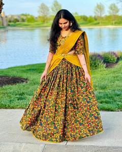 Alta demanda Chinnon seda cosida con trabajo bellamente impreso estilo del sur de la India boda y fiesta especial tradicional Lahenga - Product Image 5