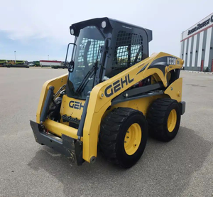 Chargeuse compacte sur pneus diesel Gehl V330 jaune, composant moteur essentiel, neuf, faible nombre d'heures, 2026 GEHL R105 R190 VT230 V400 V330 - Product Image 1