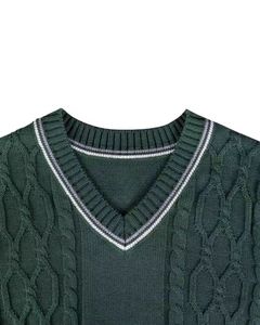 เสื้อกั๊กไหมพรมถักสีเขียวเข้ม แขนกุด คอวีลายทาง สไตล์ลำลอง เนื้อผ้านุ่ม แฟชั่นผู้ชายสำหรับฤดูหนาว - Product Image 1