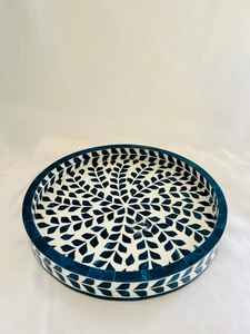 Bandeja de servicio de madera con incrustaciones de hueso con patrón de hojas Bandeja de café decorativa de laca hecha a mano con asas para bodas y Diwali - Product Image 2