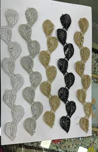 Lacets faits à la main brodés à motif de feuille perlée sur mesure pouvant être utilisés comme bordures sur les vêtements - Product Image 2