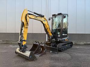 Excavadora Usada New Holland E215C LC Multifuncional, Autopropulsada, con Bomba de Motor, 1 Año de Garantía, Alta Calidad, en Venta - Product Image 3