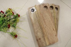 Planche à découper en bois de manguier écologique de qualité supérieure avec trou de suspension de taille personnalisée facile à nettoyer Design traditionnel bas prix fabriqué à la main - Product Image 2