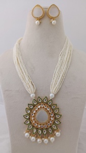 Ensemble de colliers multi-brins Kundan Royal Ruby Lotus Trendy Heavy Brass Imitation Pearl Bamboo Design personnalisable Royal Elegance - Product Image 3