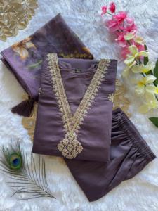 Nouveau Designer Kurti Pant Dupatta Ensemble avec Broderie Élégante Détaillant Choix Parfait pour Festive Wear Mariages Occasions Spéciales - Product Image 6