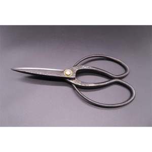 กรรไกรตัดแต่งกิ่ง Okubo ระดับมืออาชีพ ขนาด 4 นิ้ว ใบมีดเหล็กสีน้ำเงินลายตอก - Product Image 3