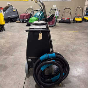 Nouvel extracteur de tapis portable chauffant Mytee BZ-102LXH Breeze en plastique, avec tuyaux et buse inclus - Product Image 1