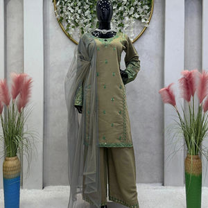 Hermoso Salwar Kameez de Diseñador para Mujer con Interior y Plazzo-Dupatta, Trabajo con Hilos y Lentejuelas para Fiestas - Product Image 1