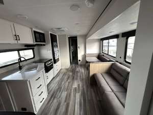 Nuevas remolques de viaje Jayco Jay F-l-i-g-h-t Slx 321BDS 2026 de grado de exportación, ofrecidos para comercio al por mayor - Product Image 2