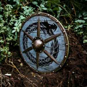 Bouclier viking en bois fait main avec motif de dragon, bouclier rond nordique avec embout noir, idéal pour le cosplay, la reconstitution historique et la décoration murale - Product Image 5