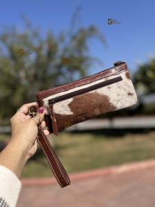 Pochette à main en cuir de vachette, pochette à main en cuir de vachette, portefeuille noir, sculpture, design western, pochette en cuir de vachette à poils - Product Image 2