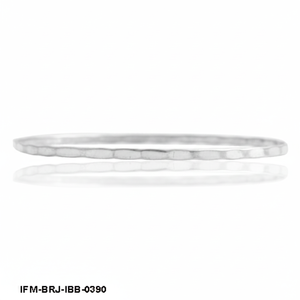 Brazalete de Latón Martillado Hecho a Mano, Brazalete Delgado Apilable con Textura Plateada para Mujer, Regalo para Ella - Product Image 4