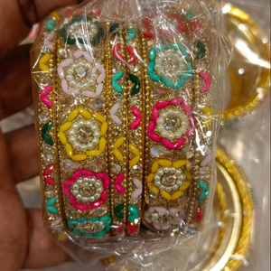 Brazaletes nupciales de trabajo de piedra multicolor Premium, conjunto Churiya de boda, aleación de Zinc de moda para novias tradicionales y modernas - Product Image 1