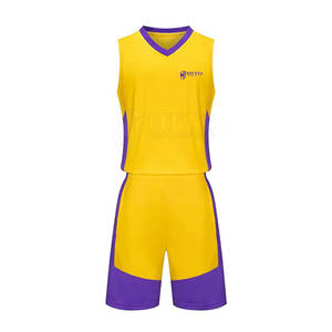 Ensemble de basket-ball réversible léger avec maillot de basket-ball personnalisé à coutures durables avec short pour hommes et jeunes - Product Image 1
