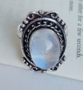 แหวนเงินสเตอร์ลิง925สวยพร้อมพลอยมูนสโตนสีรุ้งของขวัญสำหรับงานแต่งงานเครื่องประดับสำหรับเธอขายส่ง - Product Image 4