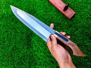 Couteau de chef en acier au carbone magnifiquement conçu à la main manche en bois gaine en cuir personnalisable OEM pour bricolage usage industriel - Product Image 2