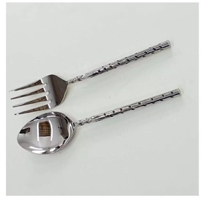 Ensemble de couverts en métal à prix de vente élevé Ensemble de couverts en métal à l'aspect moderne de qualité avec couteau, fourchette et cuillères Élégant pour un usage domestique - Product Image 4