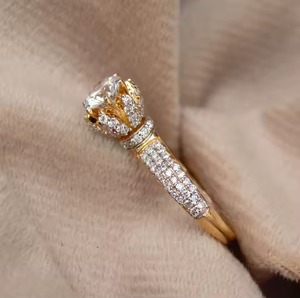 Bague de créateur de fleur en or jaune massif 18 carats Bague de halo en diamant cultivé en laboratoire VS1 pour cadeau d'anniversaire Parfait pour cadeau de proposition - Product Image 2