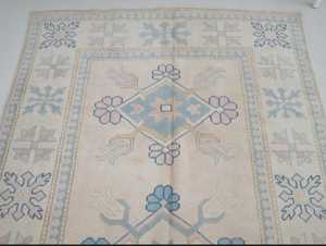 พรมขนสัตว์ทำมือแบบออชัก ทอมือ ลายจุด สีเบจและสีน้ำเงิน สำหรับห้องนอนและห้องนั่งเล่น สไตล์ตุรกี - Product Image 4