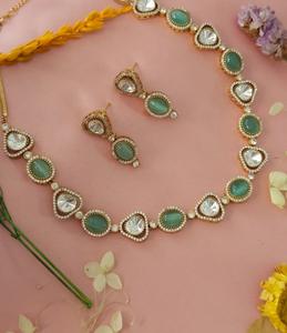 Conjunto de Collar y Aretes con Piedras Chapadas en Oro de la Mejor Calidad, Estilo Moderno, Colección para Bodas, para Mujer - Product Image 4
