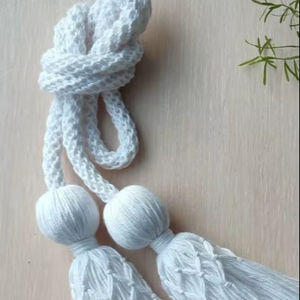 Attaches de rideaux longs en coton avec pompons, couleur personnalisée, style campagnard, idées de cadeaux de pendaison de crémaillère, décoration bohème pour la maison, supports de rideaux - Product Image 1